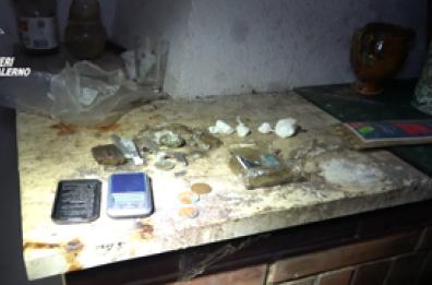 Droga ed estorsioni nel Salernitano, smantellata piazza di spaccio Droga ed estorsioni nel Salernitano, smantellata piazza di spaccio