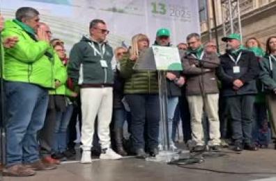 La segretaria della Cisl in piazza: "La manovra va migliorata" La segretaria della Cisl in piazza: "La manovra va migliorata"