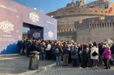 Atreju, giornata conclusiva con Meloni: file e corse ai cancelli Atreju, giornata conclusiva con Meloni: file e corse ai cancelli