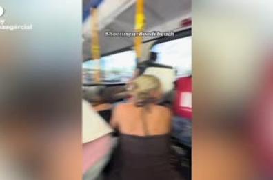 Passeggeri in un autobus terrorizzati durante l'attaco armato a Bondi Beach.