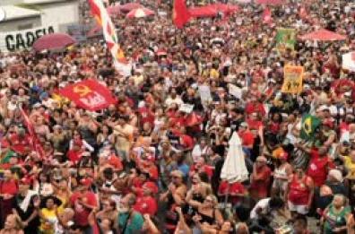 Brasile, proteste contro la legge che riduce la pena a Bolsonaro Brasile, proteste contro la legge che riduce la pena a Bolsonaro