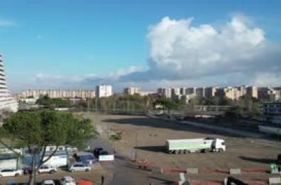 E' iniziata la demolizione della Vela Rossa a Scampia, le immagini dal drone