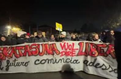 Askatasuna in presidio: "Non ci vogliono qui, saremo nelle strade"