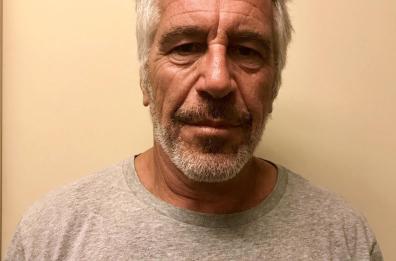 Nei file su Jeffrey Epstein trovati i nomi di oltre 1.200 vittime