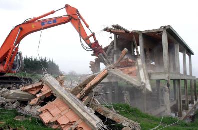 Manovra: emendamento sul condono edilizio sar&agrave; trasformato in odg