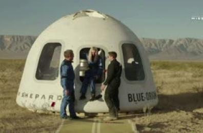 Per la prima volta una donna su sedia a rotelle vola nello spazio