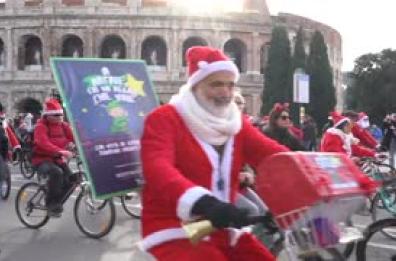A Roma Babbo Natale in bici, pedalata solidale per i bimbi di Peter Pan