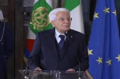 Mattarella consegna il tricolore per i Giochi di Milano Cortina 2026: "L'Italia sara' al centro del mondo"