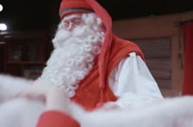 Babbo Natale parte dalla Lapponia per consegnare i regali