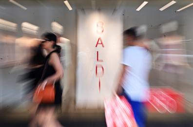 Confesercenti, il 3 gennaio partono i saldi, ma in 2 milioni hanno gi&agrave; comprato