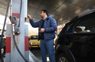 Benzina, self a 1,684 euro, ai minimi dal 2021