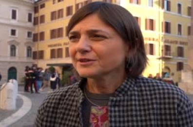 Serracchiani: "Nel Decreto Ucraina, il termine 'militari' rompe l'alleanza"