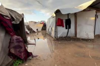 Gaza, allagate le tende dei palestinesi sfollati