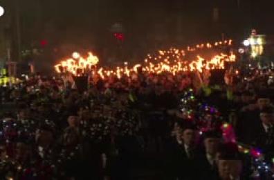 A Edimburgo si festeggia l'arrivo del nuovo anno tra vichinghi e cornamuse