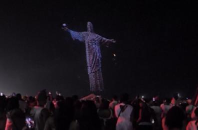 Capodanno in Brasile, lo spettacolo sulla spiaggia di Copacabana
