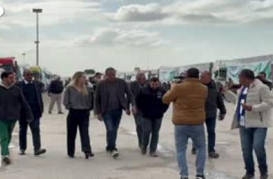 Angelina Jolie visita il valico di Rafah in Egitto, al confine con Gaza