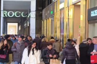 Torino, al via i saldi: abbigliamento e calzature i piu' gettonati