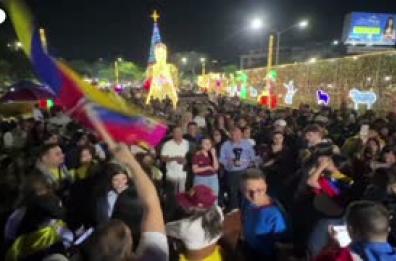 I venezuelani festeggiano la cattura di Maduro al confine con la Colombia