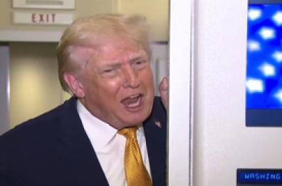 Usa, Trump: "Groenlandia necessaria. Colpiremo l'Iran se uccidera' i manifestanti"