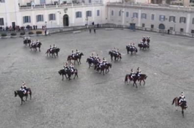 Festa del Tricolore, il cambio della guardia in piazza del Quirinale