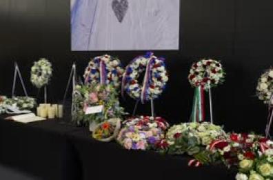 Mattarella sul libro delle condoglianze: "Giustizia per quanto accaduto"