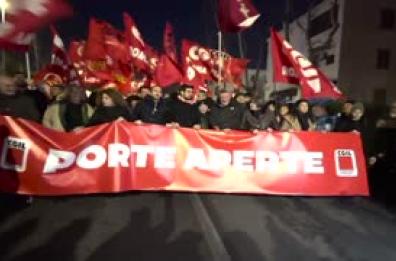 A Roma riapre la sede della Cgil di Primavalle dopo gli spari, al corteo anche Landini