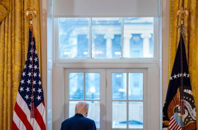 Pentagono, attacchi su larga scala contro obiettivi dell'Isis in Siria