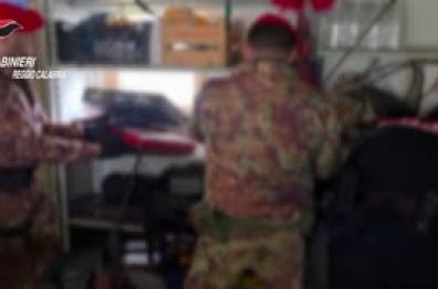 Trovato con armi clandestine in casa, arrestato nel Reggino