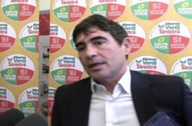 Fratoianni: "Incredibile definire legittima difesa l'azione di Trump" Fratoianni: "Incredibile definire legittima difesa l'azione di Trump"