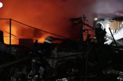 Nuovo attacco russo nella regione di Kharkiv, 8 feriti e soccorsi al lavoro