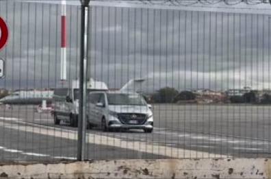 Trentini e Burlo' rientrati da Caracas, lasciano l'aeroporto di Ciampino