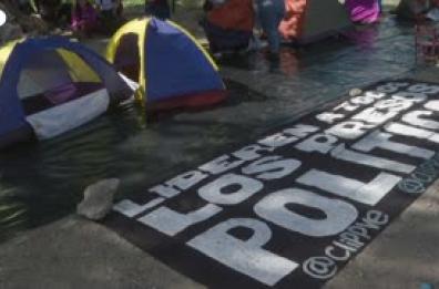 Venezuela, le famiglie dei detenuti politici accampate fuori dal carcere di Rodeo