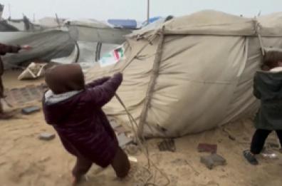 Gaza City, palestinesi di nuovo flagellati anche dal maltempo