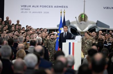 Macron, 'siamo a portata di tiro della Russia, riarmiamoci'