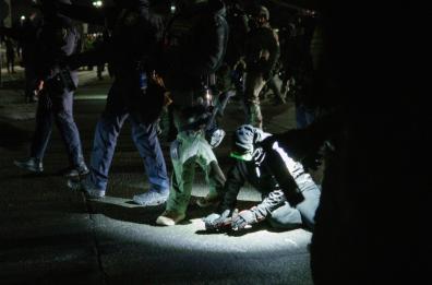 Ancora tensioni a Minneapolis, agente spara e ferisce un immigrato