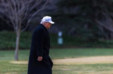 Ford sospende il dipendente che aveva contestato Trump