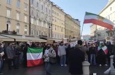 Trieste, manifestazione a sostegno della popolazione iraniana
