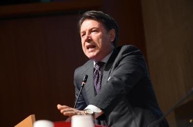 Conte, Meloni equilibrista con Trump, si arrampica sugli specchi