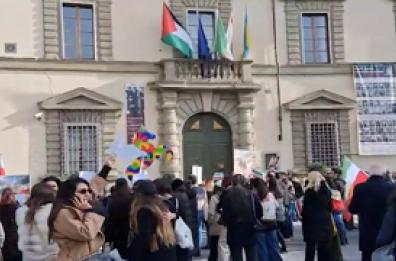 Firenze, manifestazione di esuli iraniani a favore dello scia'