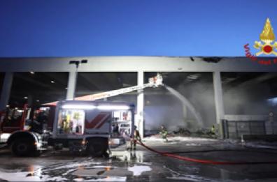 Firenze, incendio in un impianto per i rifiuti: nessun ferito