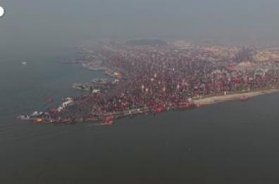Magh Mela, bagno ritiuale per migliaia di induisti nelle acque sacre