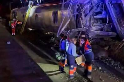 Salgono a 39 le vittime del deragliamento di 2 treni in Spagna