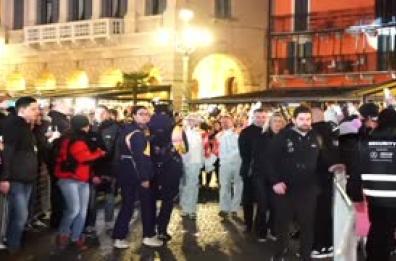Milano Cortina: la fiamma olimpica a Verona, Valbusa e Simeoni tra i tedofori