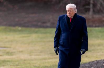 Trump minaccia dazi 200% su vino e champagne francesi, 'nessuno vuole Macron'