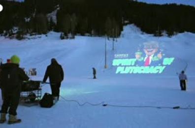 'Spirito della plutocrazia', sulle piste da sci di Davos la protesta satirica contro Trump