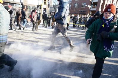 Cnn, morto l'uomo colpito da agenti federali a Minneapolis