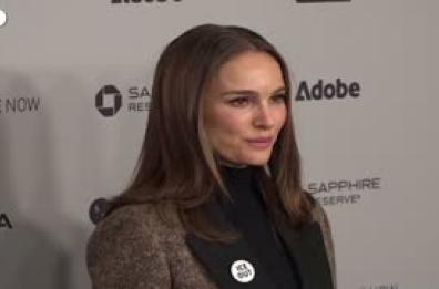 Natalie Portman critica Trump e l'ICE alla premie're di "The Gallerist"
