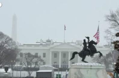 Usa, una tempesta invernale ricopre Washington di neve