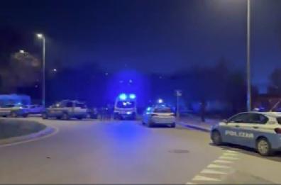 Milano, l'area dove ieri sera un agente ha ucciso un 28enne