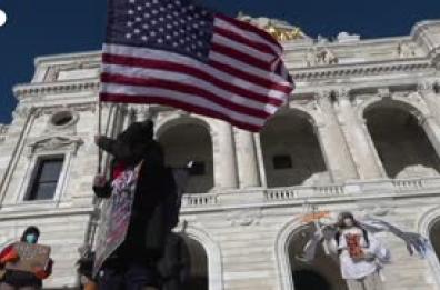 Usa, al Campidoglio dello Stato del Minnesota proteste contro l'impiego di agenti Ice